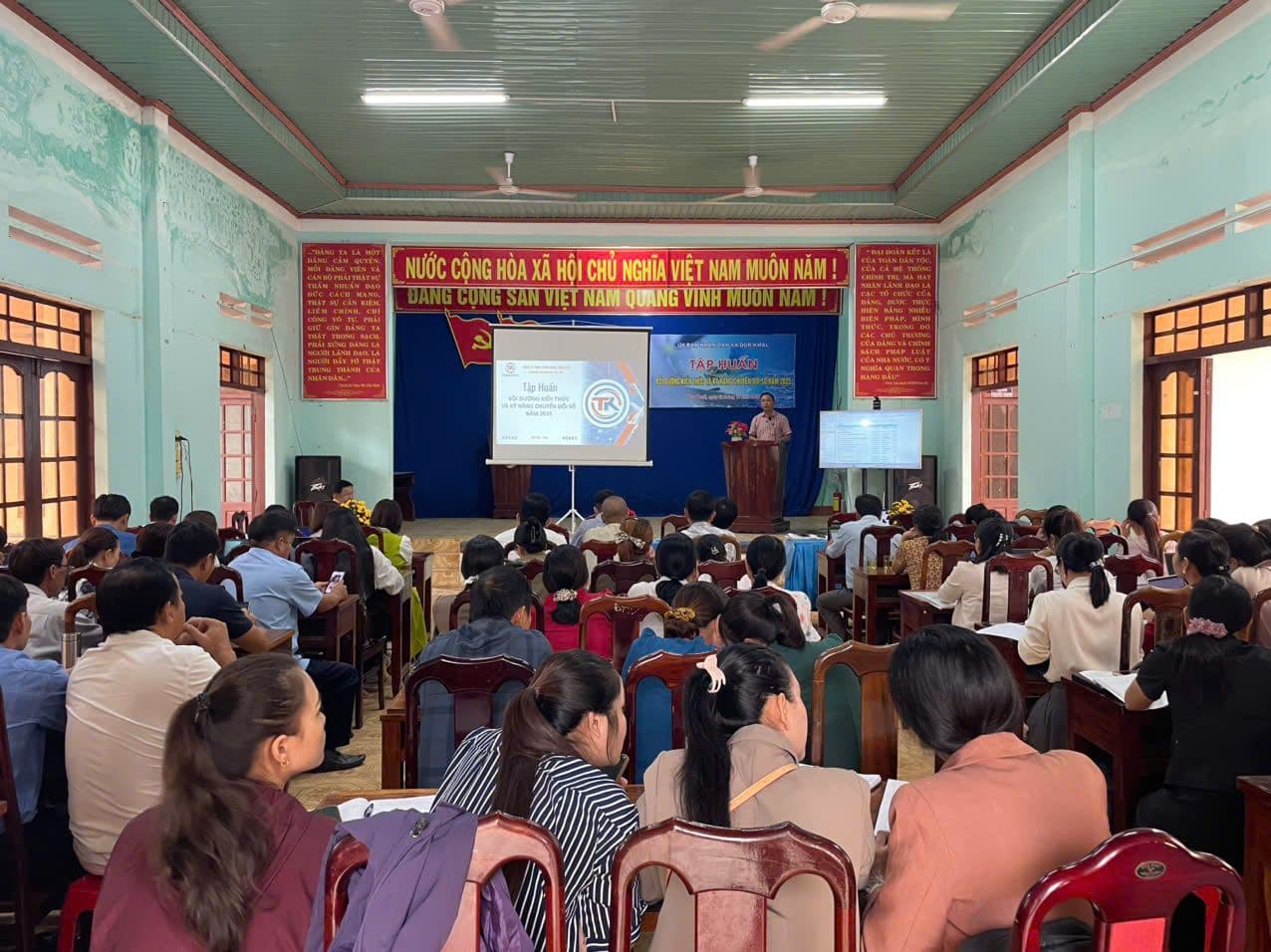 Tập huấn Bình dân học vụ số cho cán bộ cơ sở
